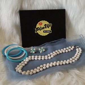 PinUp In A Pack, Vintage Edition Jewelry Gift Box